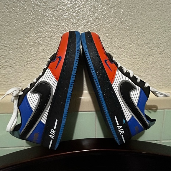 Nike Air Force 1 LowTops NYC Parks men’s size 9.5 Current average price $383 - Picture 9 of 12